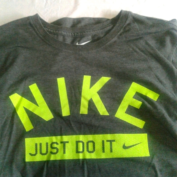 Nike short sleeve t-shirt size men's small - Picture 1 of 6